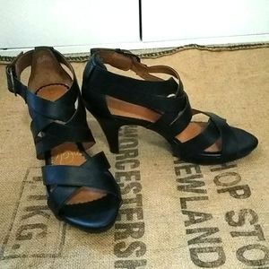 EUC- strappy platform sandals